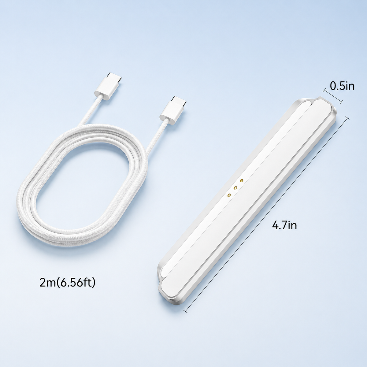 白いUSB充電器とケーブルの画像